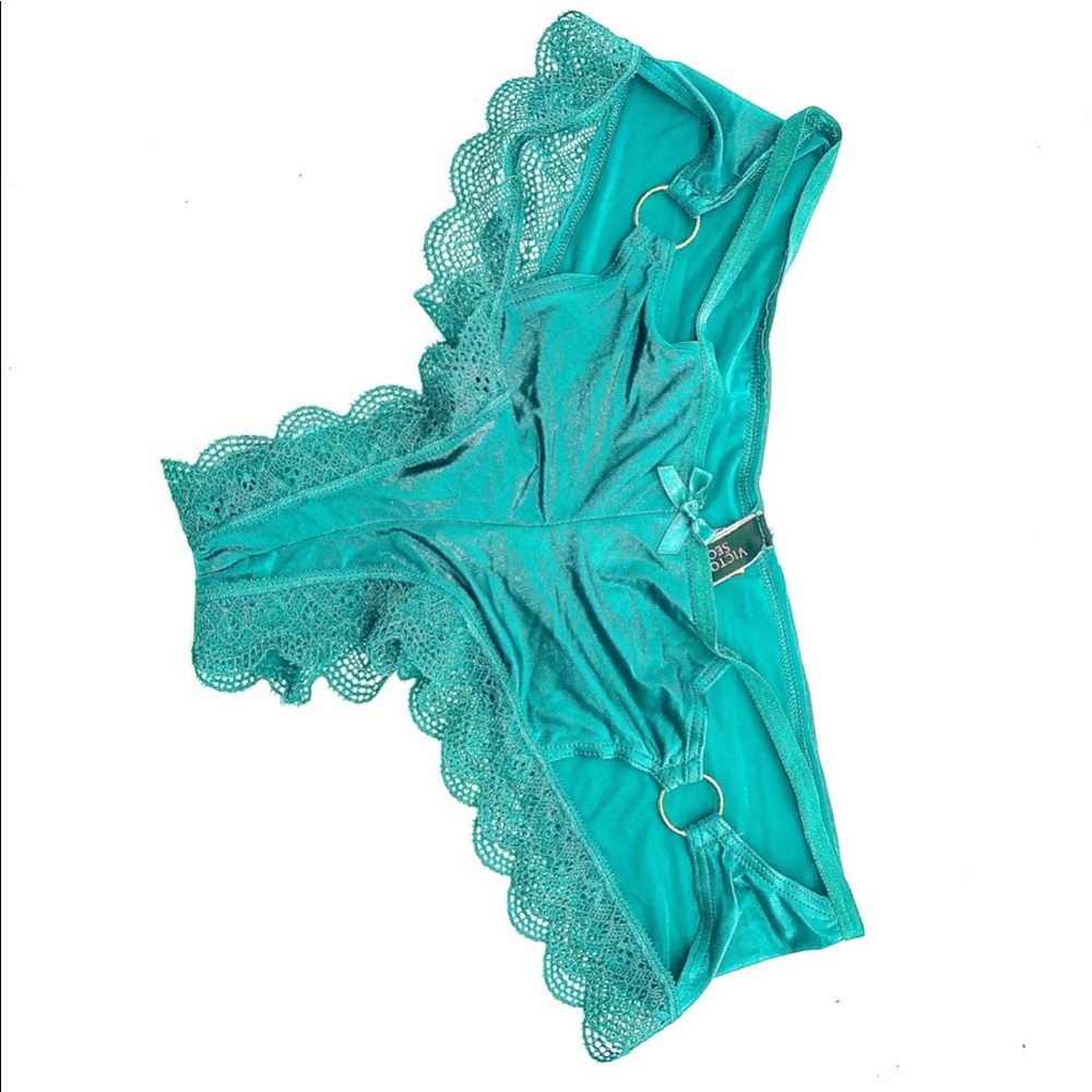 NWT SIZE M VICTORIA’S SECRET CHEEKY SETY PANTY WITH RING AND LACE DETAILING